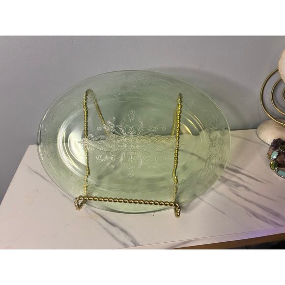Vintage Etched Uranium Glass Oval Platter with Gold-Tone Stand | Glows Under UV - Picture 7 of 12